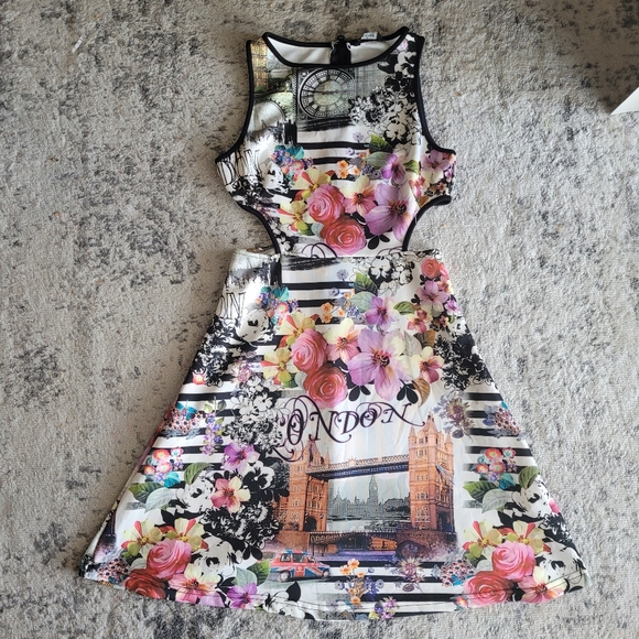 Just Love London Cutout Dress - Picture 2 of 9